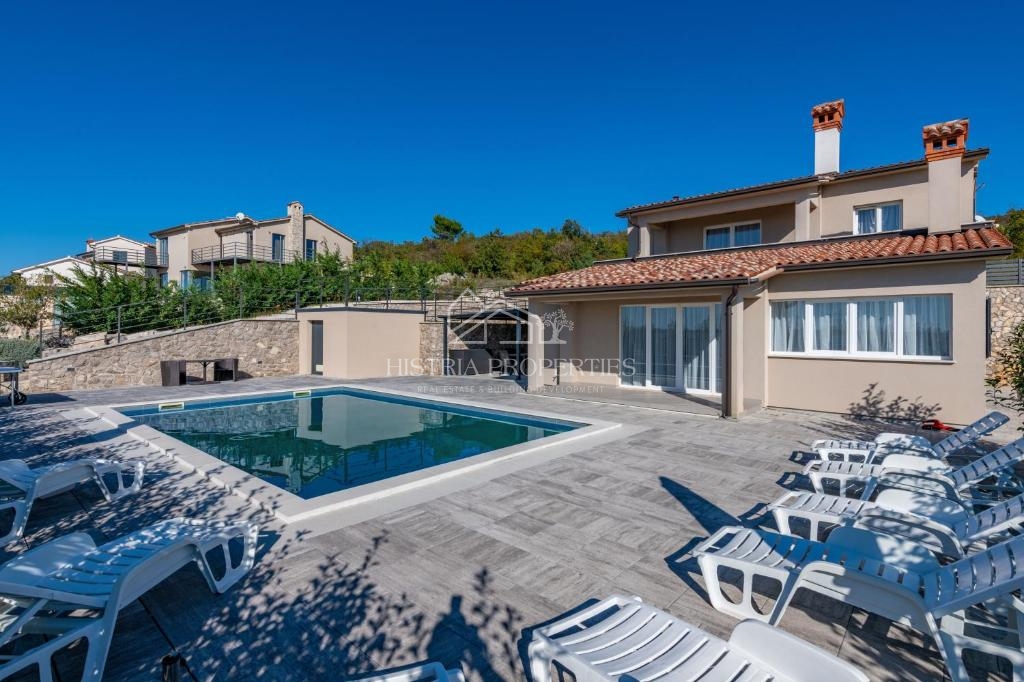 Čudovit panoramski razgled na Raški zaliv in hiša za najem z dvema opremljenima apartmajema