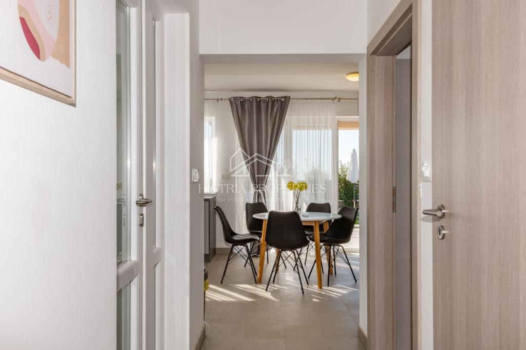 Čudovit panoramski razgled na Raški zaliv in hiša za najem z dvema opremljenima apartmajema