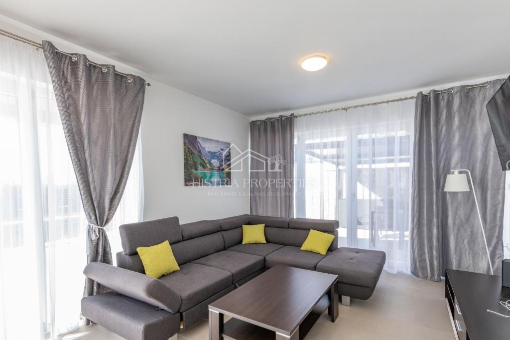 Čudovit panoramski razgled na Raški zaliv in hiša za najem z dvema opremljenima apartmajema