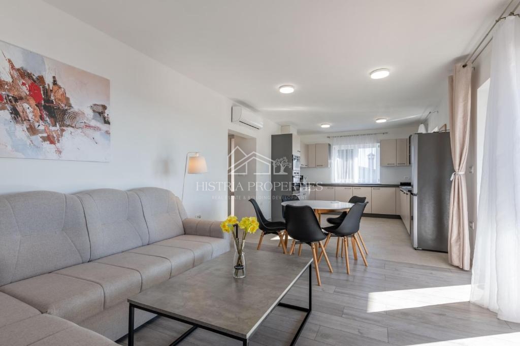 Čudovit panoramski razgled na Raški zaliv in hiša za najem z dvema opremljenima apartmajema