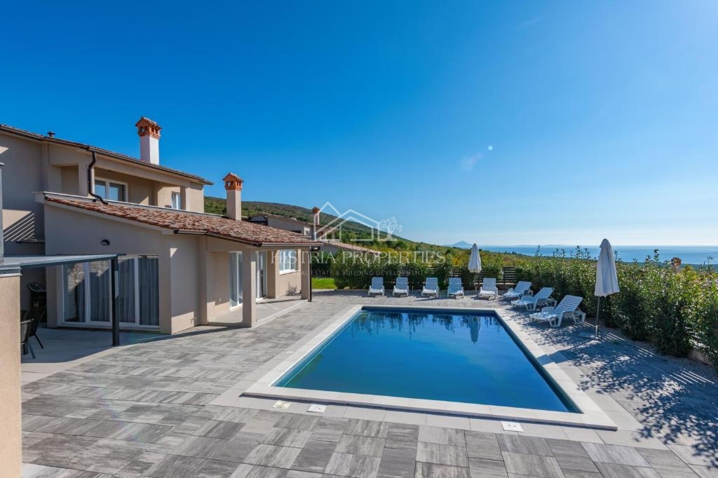 Čudovit panoramski razgled na Raški zaliv in hiša za najem z dvema opremljenima apartmajema