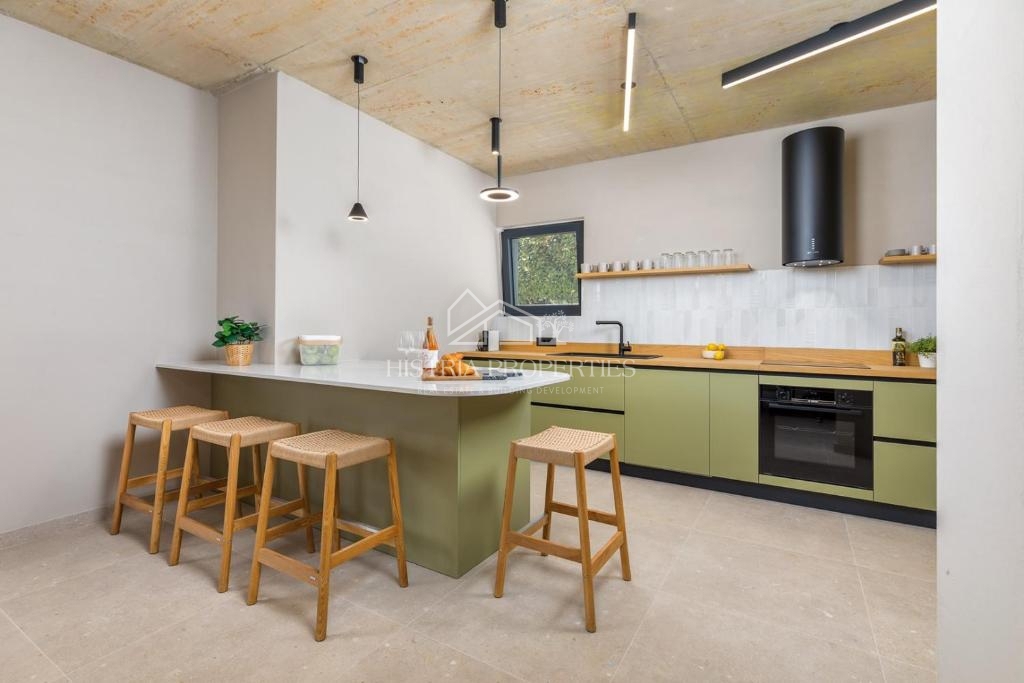 Skrbno opremljena dizajnerska vila v središču naseljenega kraja v bližini Poreča