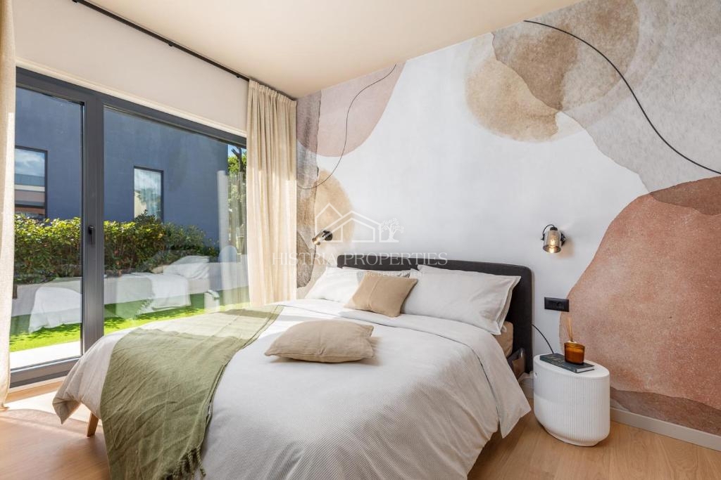 Skrbno opremljena dizajnerska vila v središču naseljenega kraja v bližini Poreča