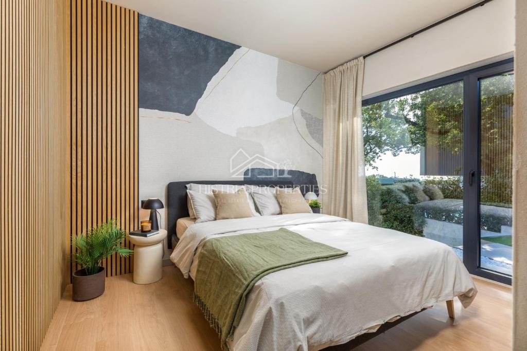 Skrbno opremljena dizajnerska vila v središču naseljenega kraja v bližini Poreča