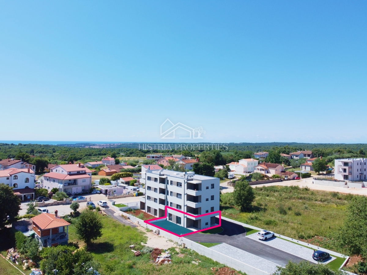 Novozgrajeno stanovanje z zasebnim vhodom in vrtom 3,5 km od morja