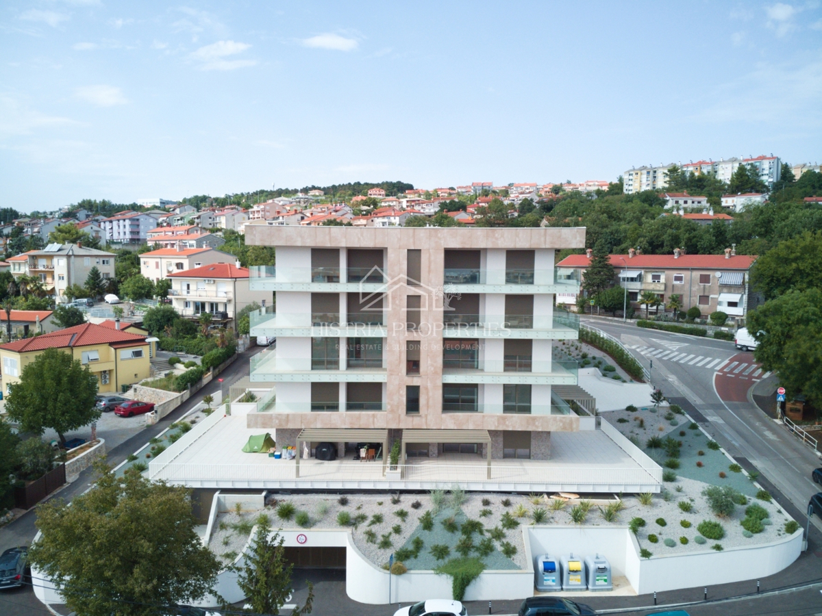 Kvarnerska idila v kakovostni in moderni novogradnji v bližini plaže