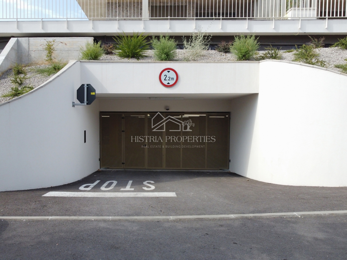 Kvarnerska idila v kakovostni in moderni novogradnji v bližini plaže