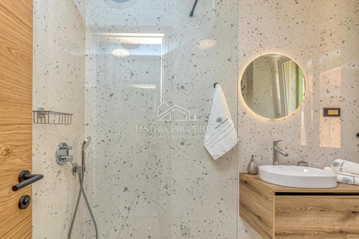 Staro jedro očarljivega istrskega mesteca in prenovljena istrska hiša za ljubitelje tradicije