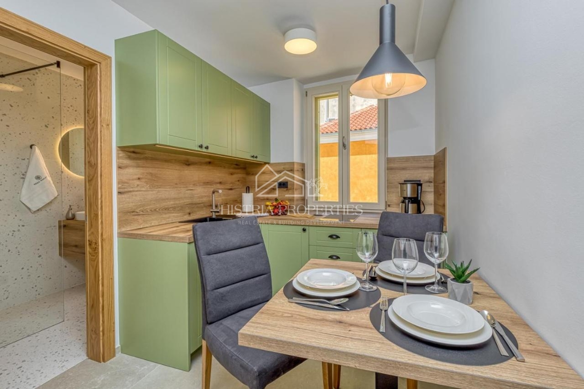 Staro jedro očarljivega istrskega mesteca in prenovljena istrska hiša za ljubitelje tradicije