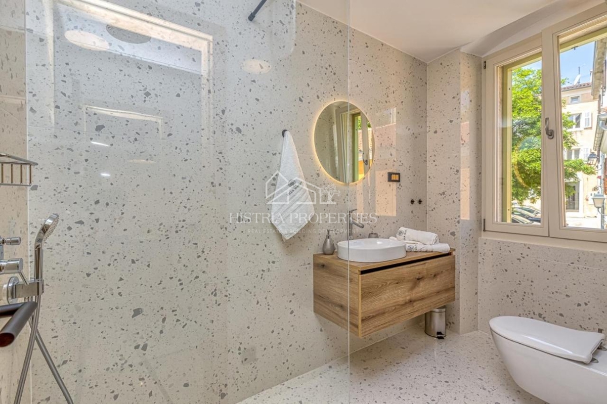 Staro jedro očarljivega istrskega mesteca in prenovljena istrska hiša za ljubitelje tradicije