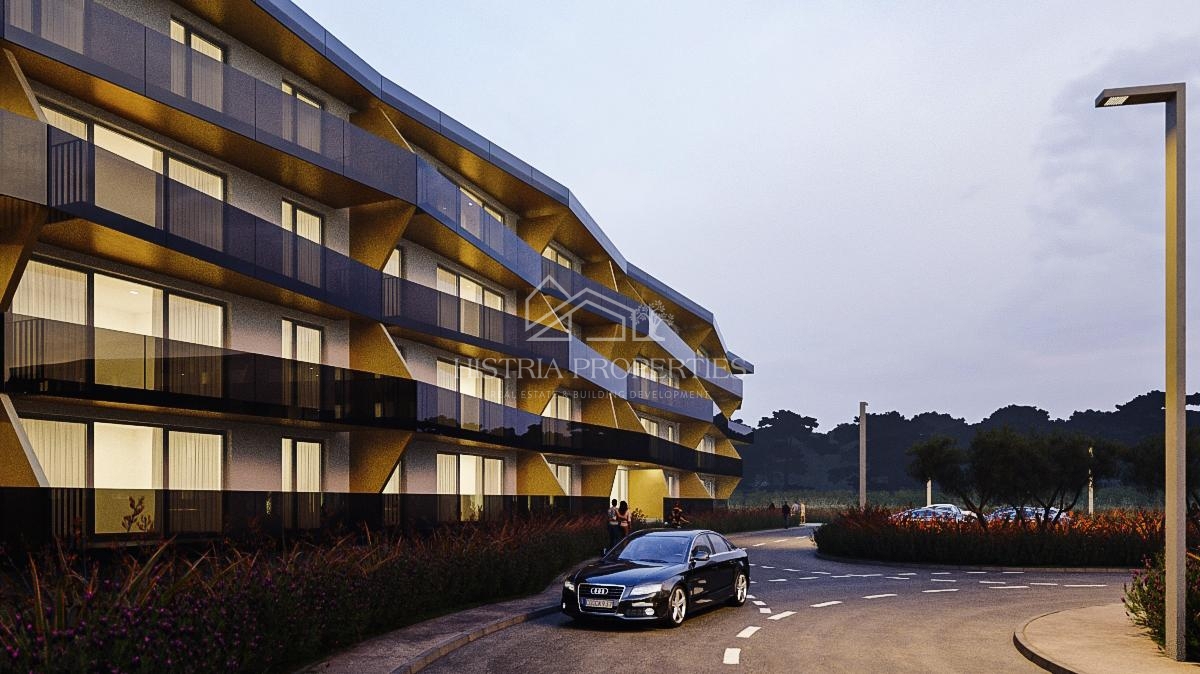 800m od morja in novo stanovanje v luksuzni novogradnji z garažo, dvigalom in pogledom na morje