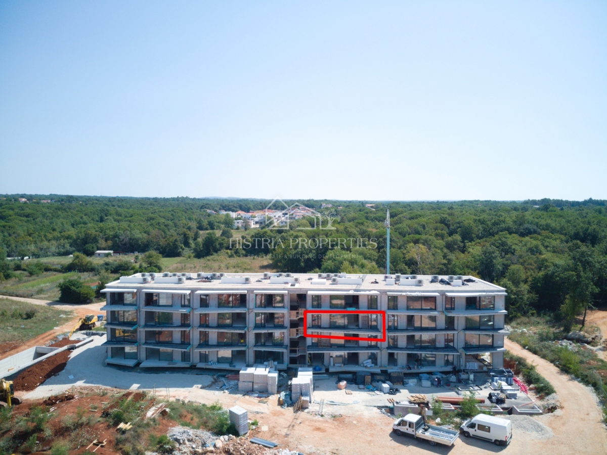 800m od morja in novo stanovanje v luksuzni novogradnji z garažo, dvigalom in pogledom na morje