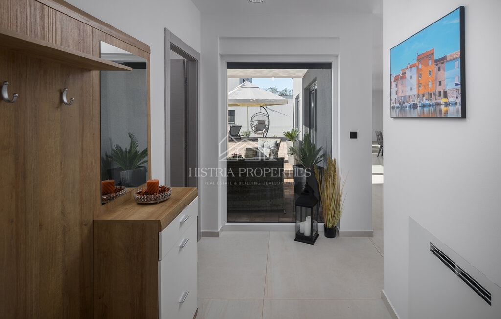 Nova vila modernega dizajna, popolnoma opremljena, na iskani lokaciji