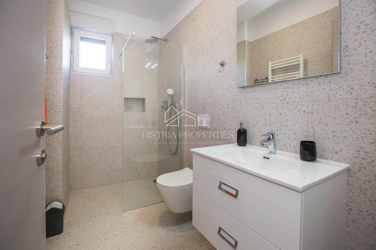 Nova vila modernega dizajna, popolnoma opremljena, na iskani lokaciji