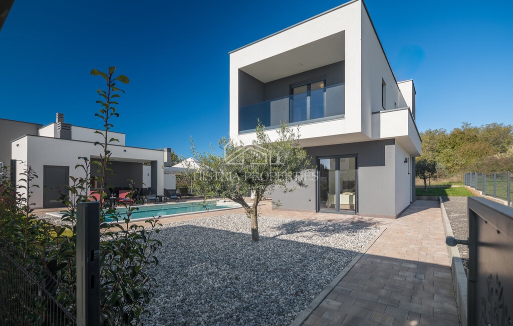 Nova vila modernega dizajna, popolnoma opremljena, na iskani lokaciji