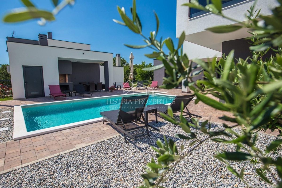 Nova vila modernega dizajna, popolnoma opremljena, na iskani lokaciji