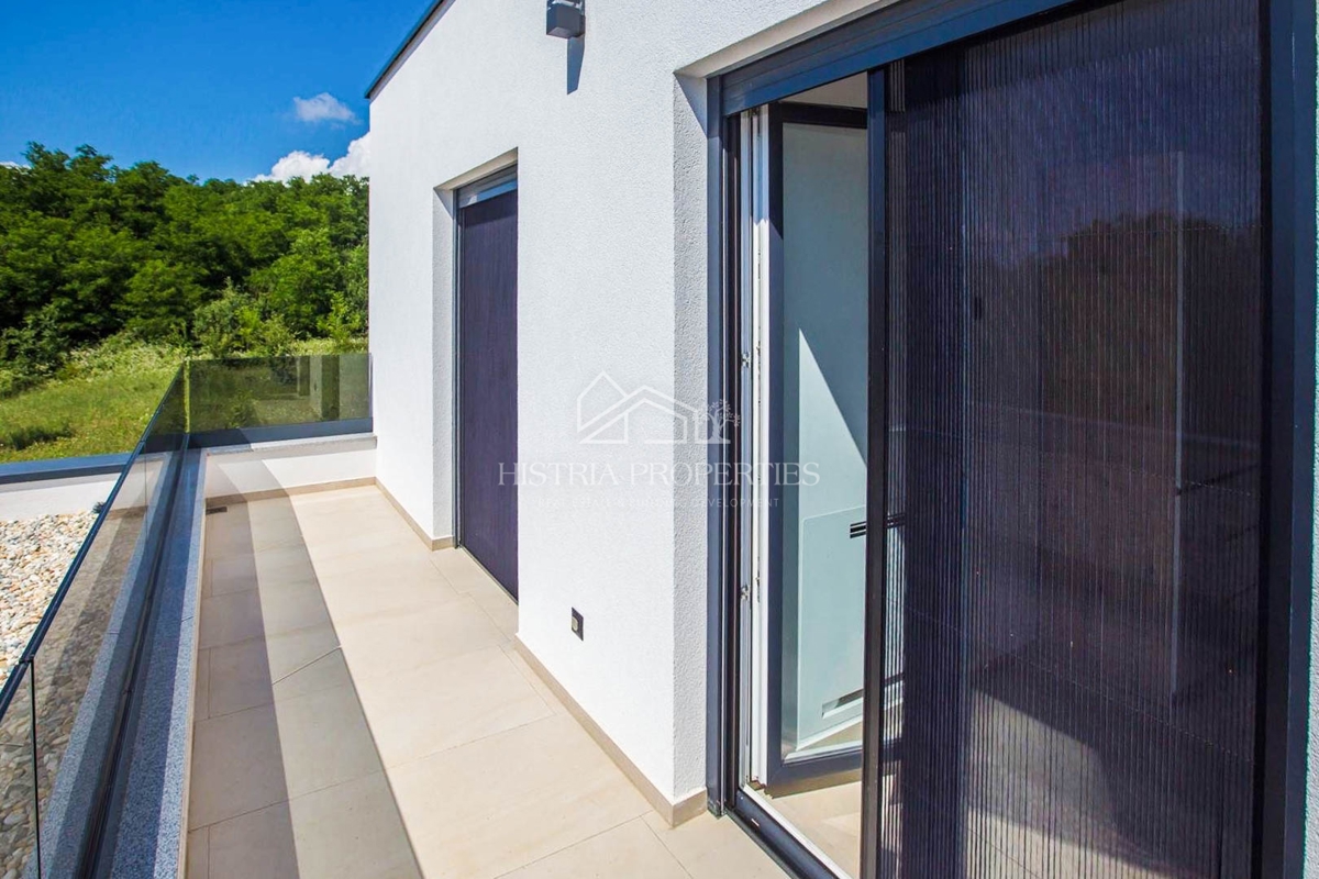 Nova vila modernega dizajna, popolnoma opremljena, na iskani lokaciji