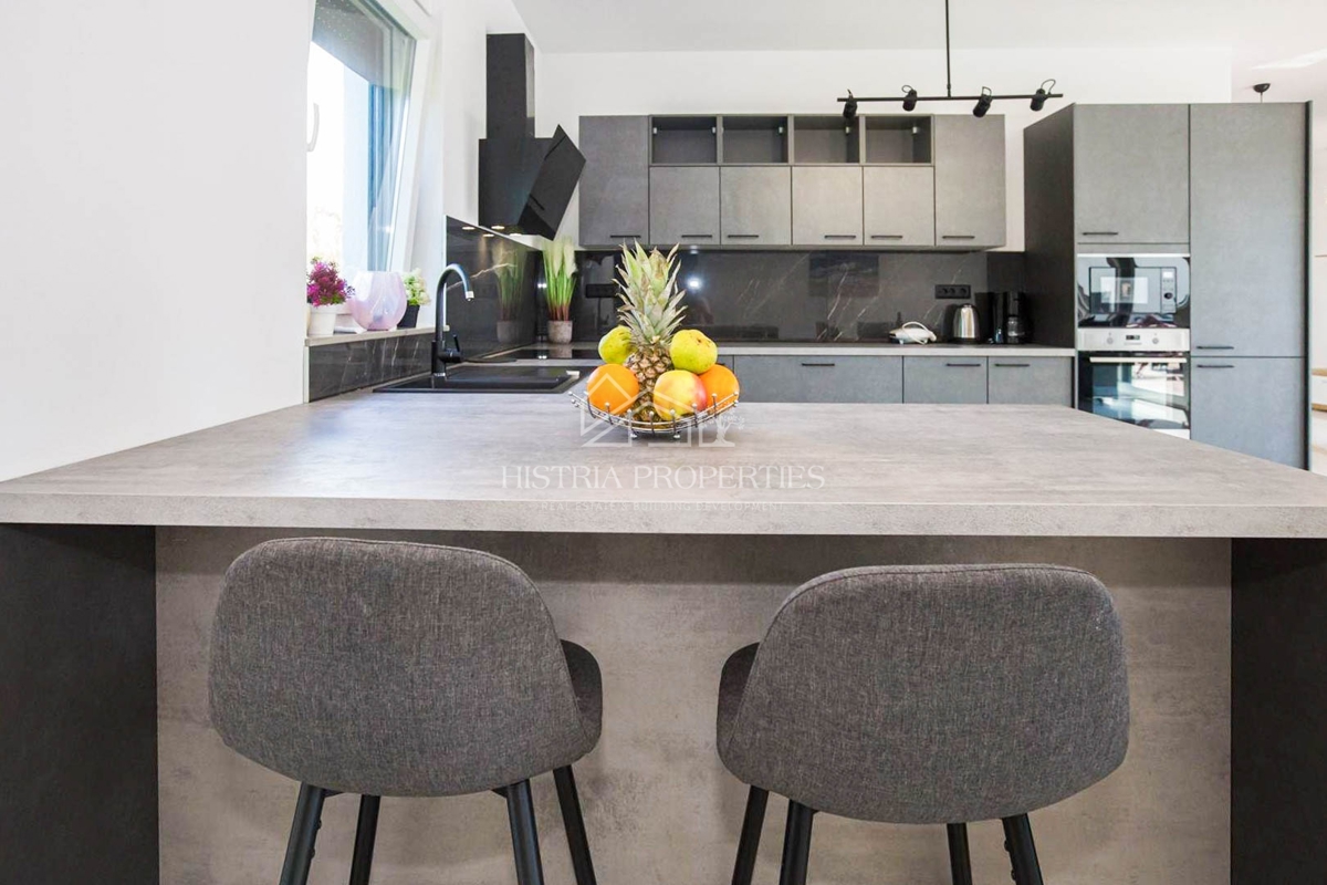 Nova vila modernega dizajna, popolnoma opremljena, na iskani lokaciji