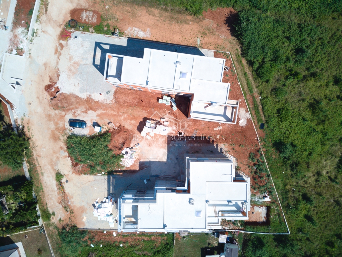 Apartma z dvoriščem na odlični lokaciji 900m od morja