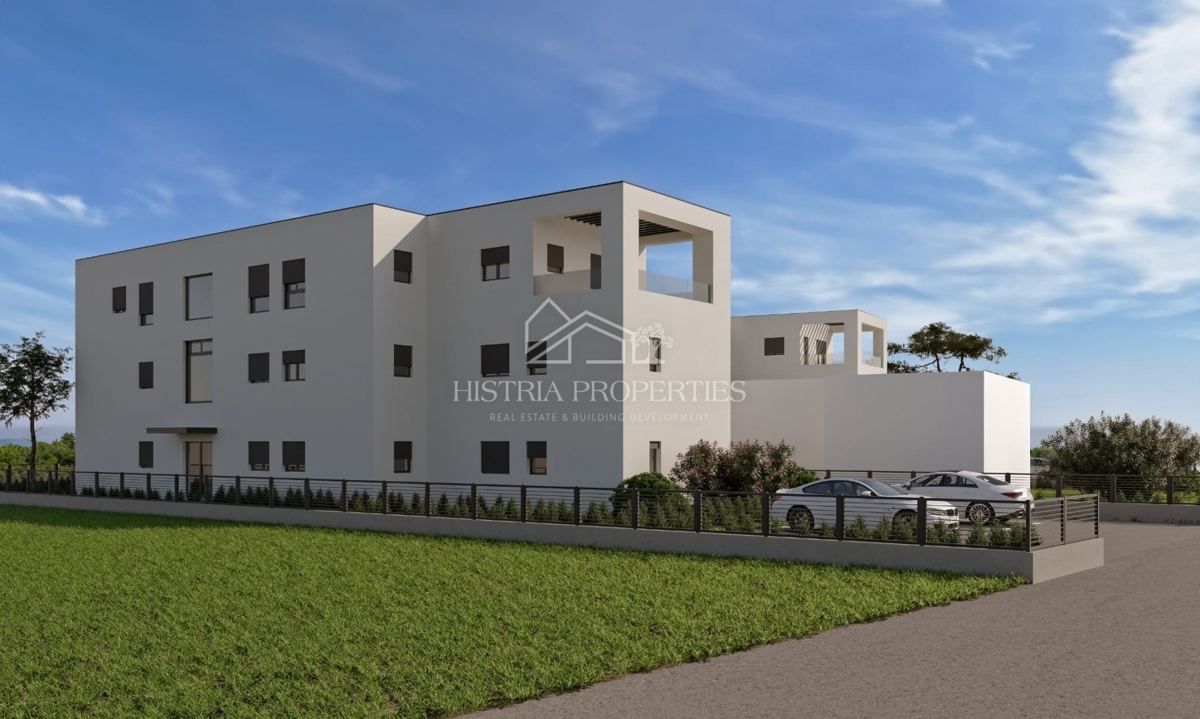 Apartma z dvoriščem na odlični lokaciji 900m od morja