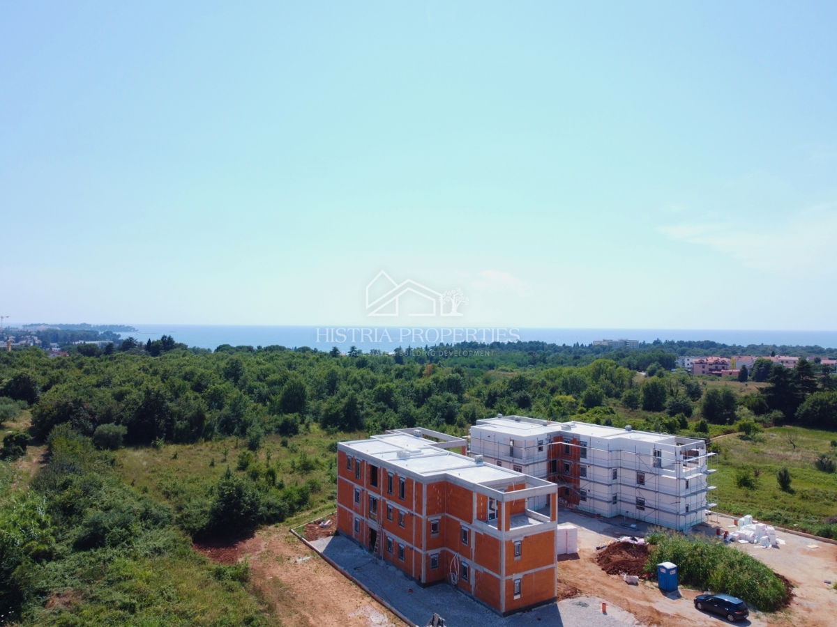 Apartma z dvoriščem na odlični lokaciji 900m od morja