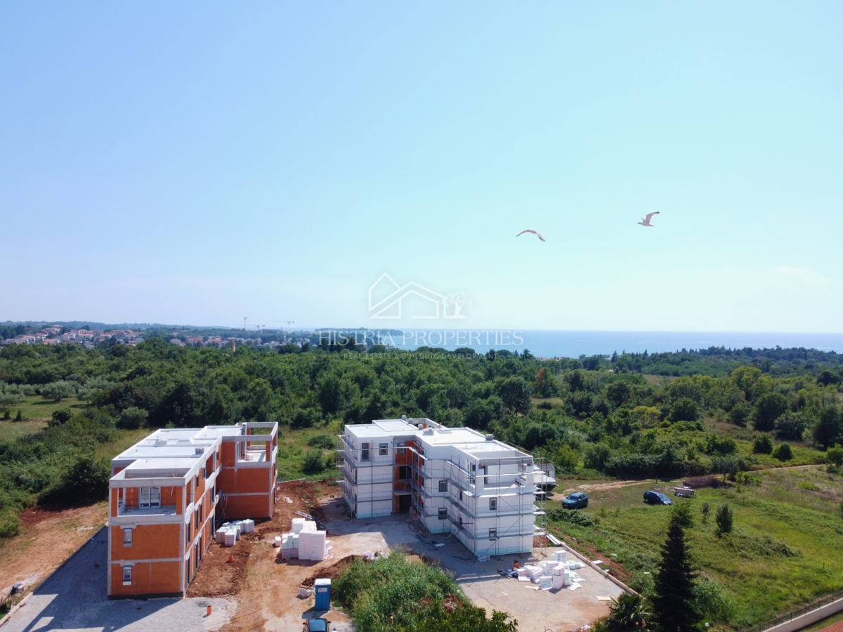 Apartma z dvoriščem na odlični lokaciji 900m od morja