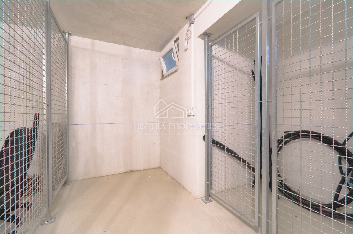 Novo stanovanje z velikim dvoriščem v bližini Poreča