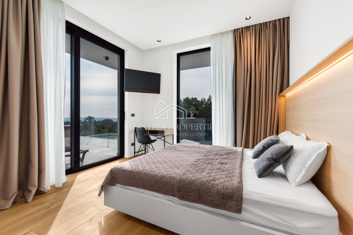 Idilična lokacija z impresivno vilo, dobro opremljeno in okusno opremljeno