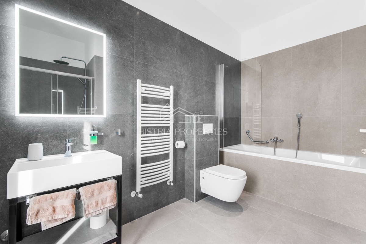 Idilična lokacija z impresivno vilo, dobro opremljeno in okusno opremljeno