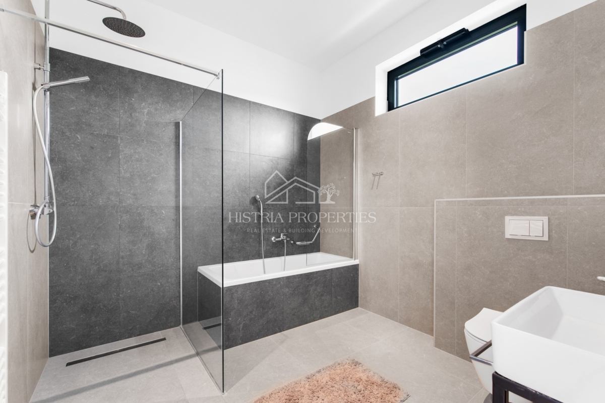 Idilična lokacija z impresivno vilo, dobro opremljeno in okusno opremljeno