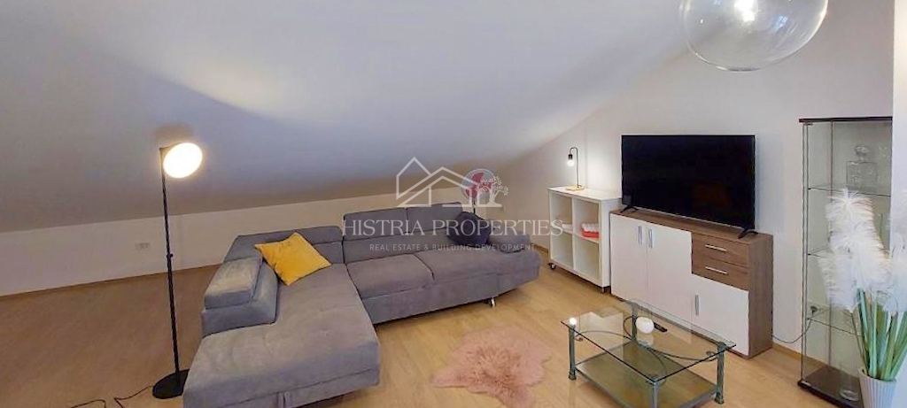 Prijetno, udobno in popolnoma opremljeno stanovanje v središču mesta z dvema terasama in dvigalom