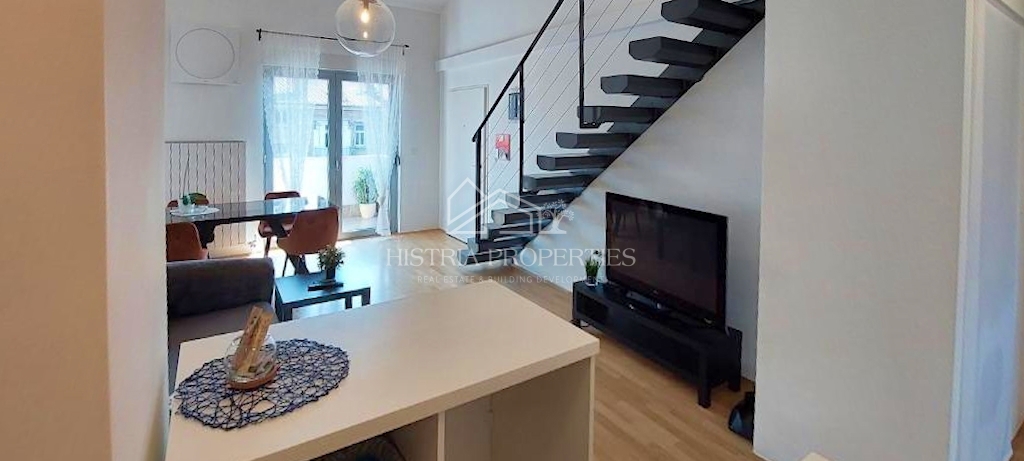 Prijetno, udobno in popolnoma opremljeno stanovanje v središču mesta z dvema terasama in dvigalom