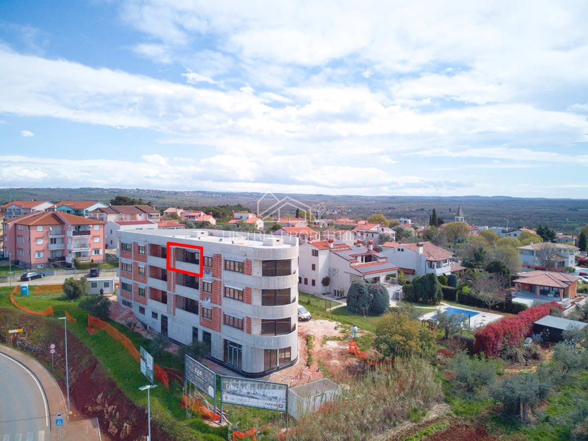 Apartma s teraso in pogledom na morje ter Alpe, le 1 km od plaže