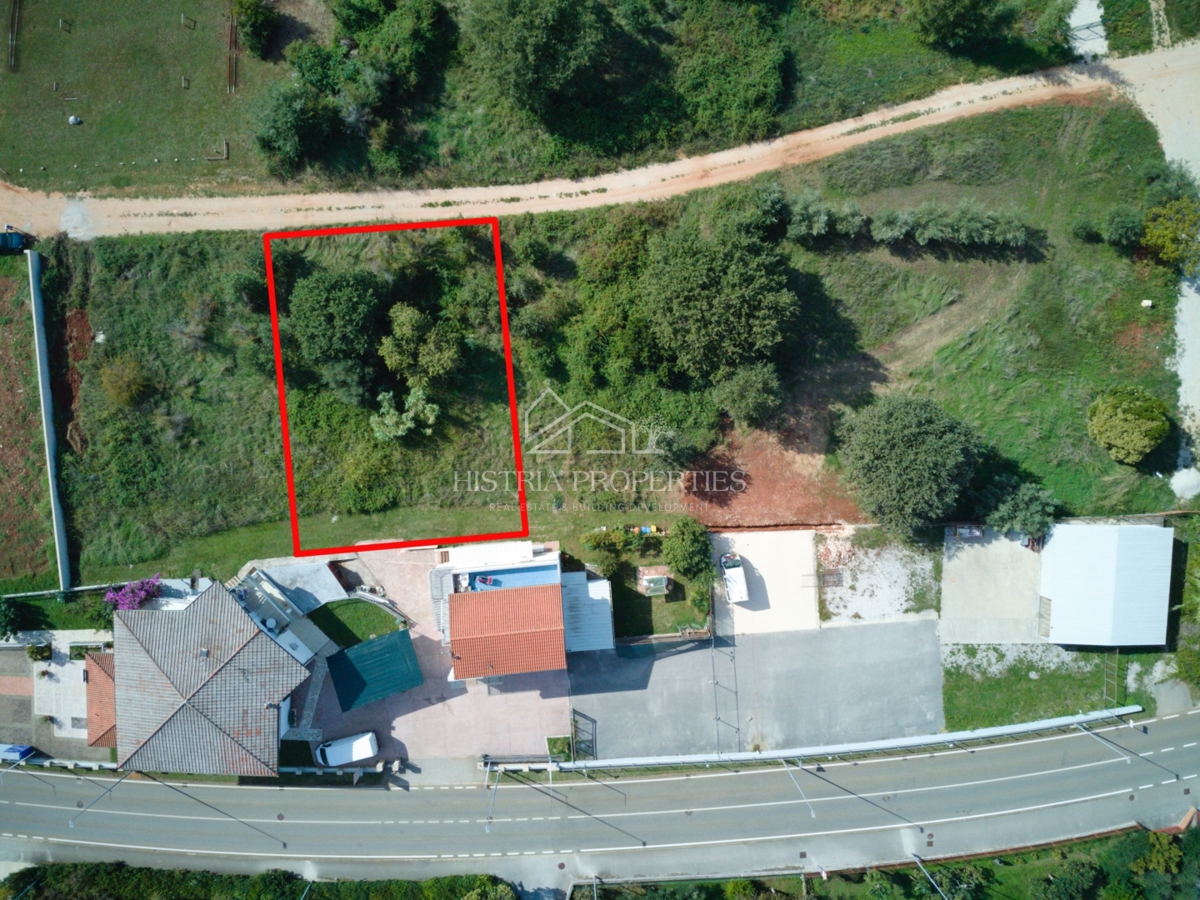 Privlačno zemljišče z razgledom v bližini morja za gradnjo luksuzne vile ali stavbe s 4 apartmaji