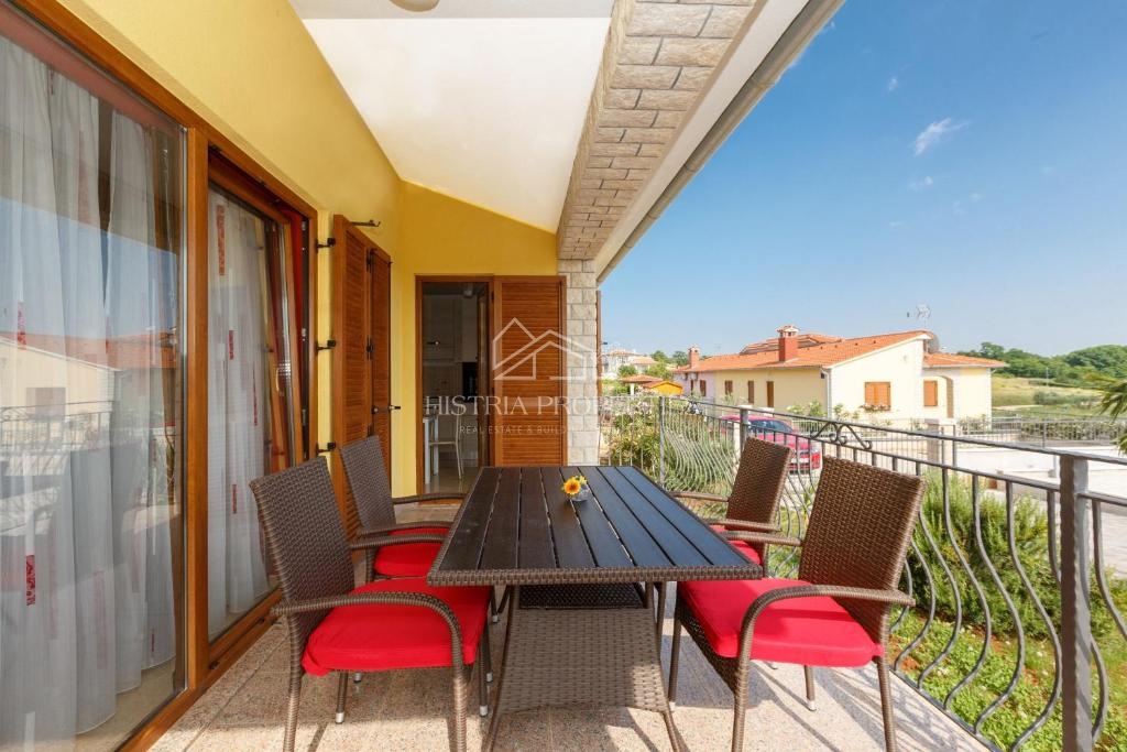 Lepo urejena enodružinska hiša z bazenom in velikim vrtom