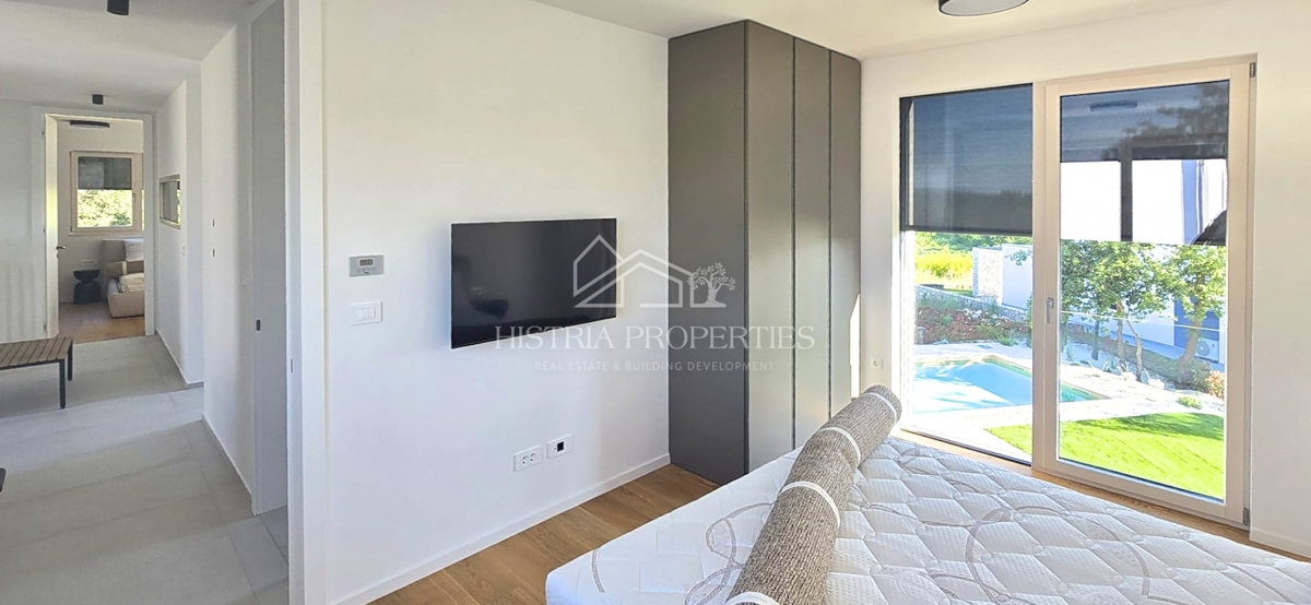 Izjemno kakovostna in moderna hiša, obdana z vonjem narave, popolnoma opremljena in opremljena