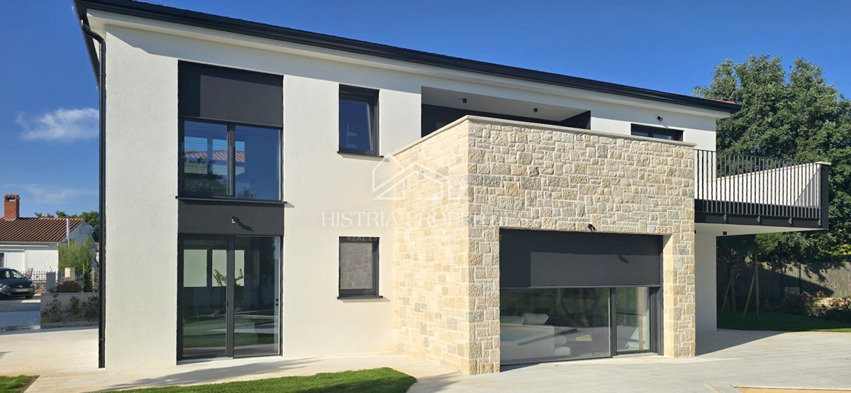 Izjemno kakovostna in moderna hiša, obdana z vonjem narave, popolnoma opremljena in opremljena