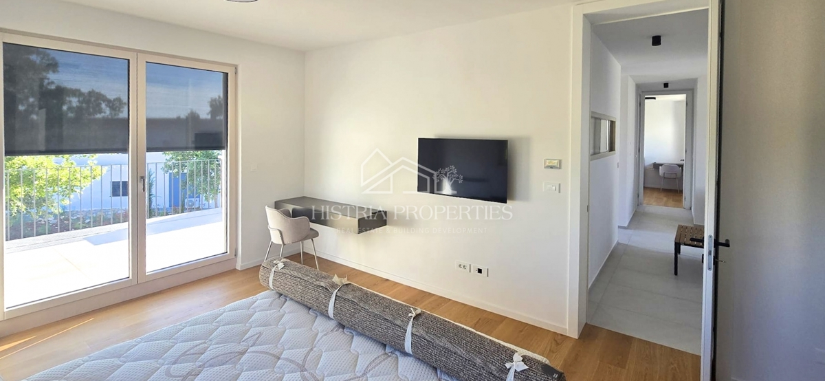 Izjemno kakovostna in moderna hiša, obdana z vonjem narave, popolnoma opremljena in opremljena