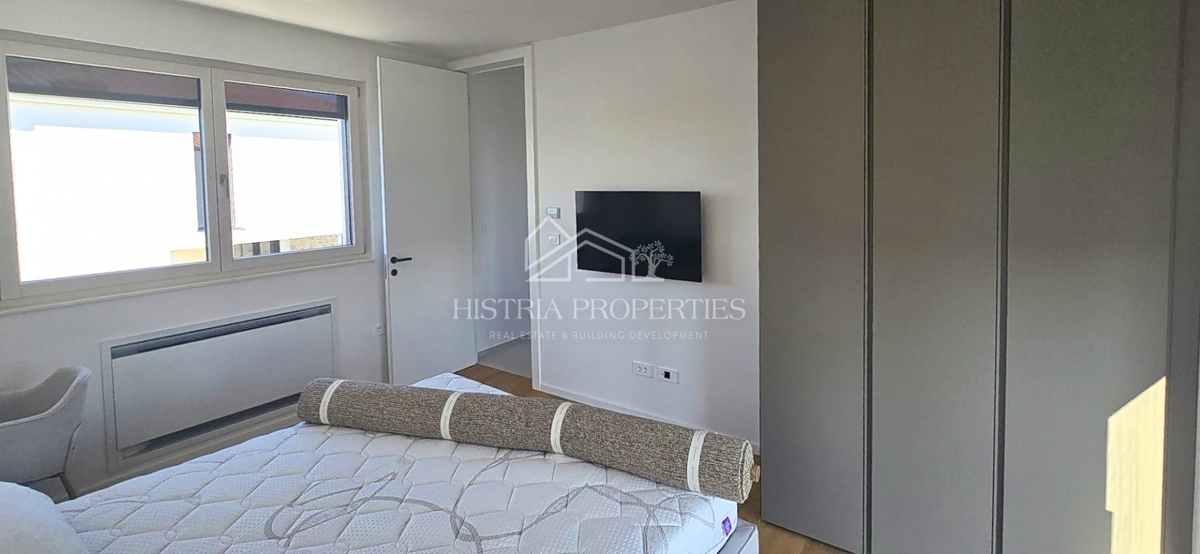 Izjemno kakovostna in moderna hiša, obdana z vonjem narave, popolnoma opremljena in opremljena