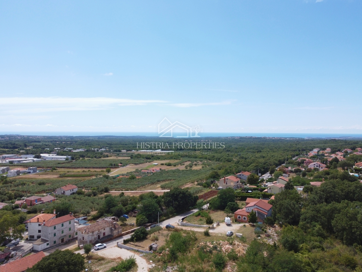 Panoramski pogled na morje in atraktivna lokacija s sodobnim projektom, pripravljenim za gradnjo