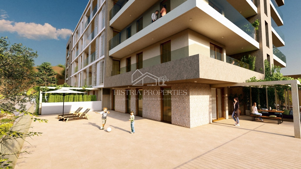 Izjemno kakovostna novogradnja in stanovanje z veliko teraso in pogledom na morje