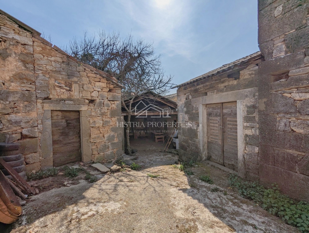 Avtohtona istrska zgodba z zgradbami za prenovo in veliko potenciala