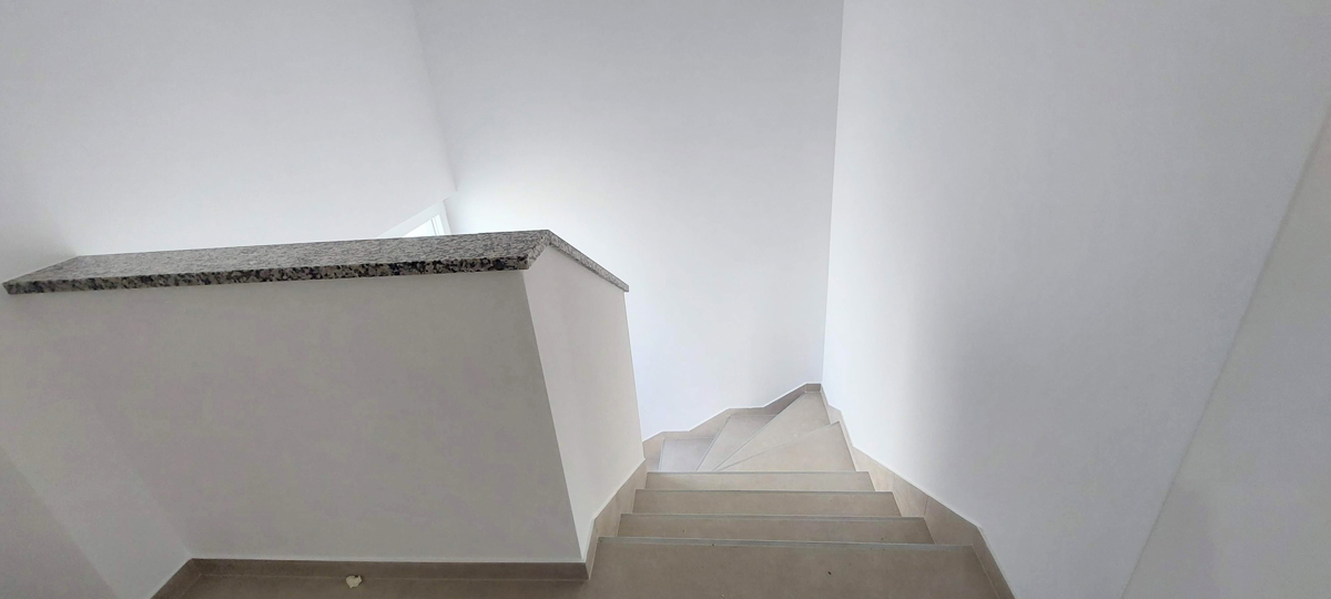 Vodice - 100m do morja - hiša v nizu - končna