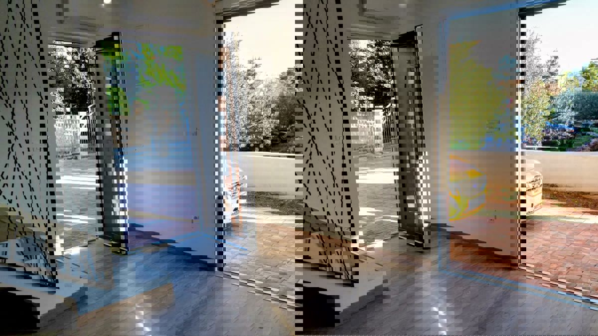 Vodice - 100m do morja - hiša v nizu - končna