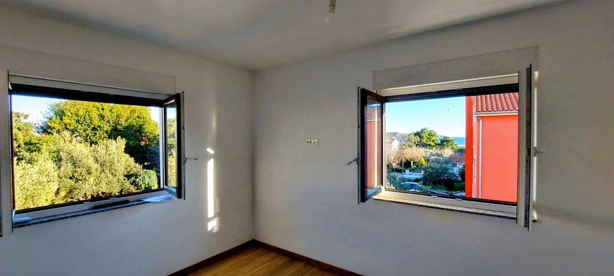 Vodice - 100m do morja - hiša v nizu - končna