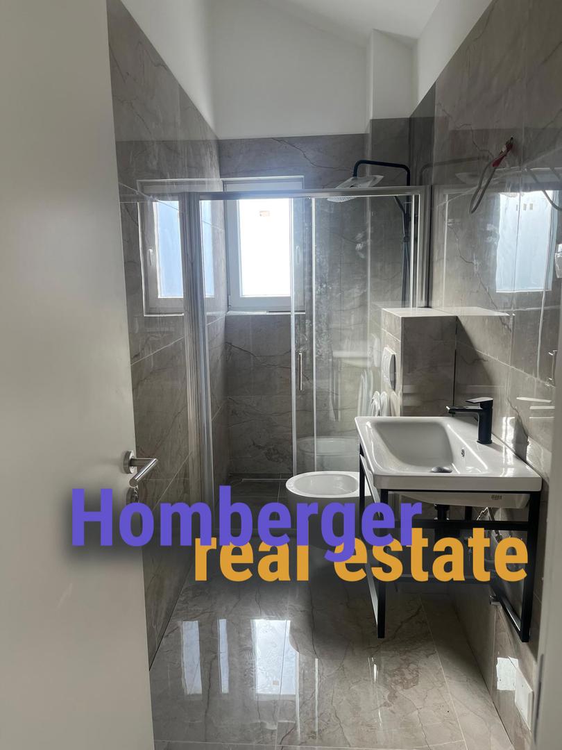 Tisno, 30 m do plaže - 3 spalnice - dvoetažno stanovanje - garaža