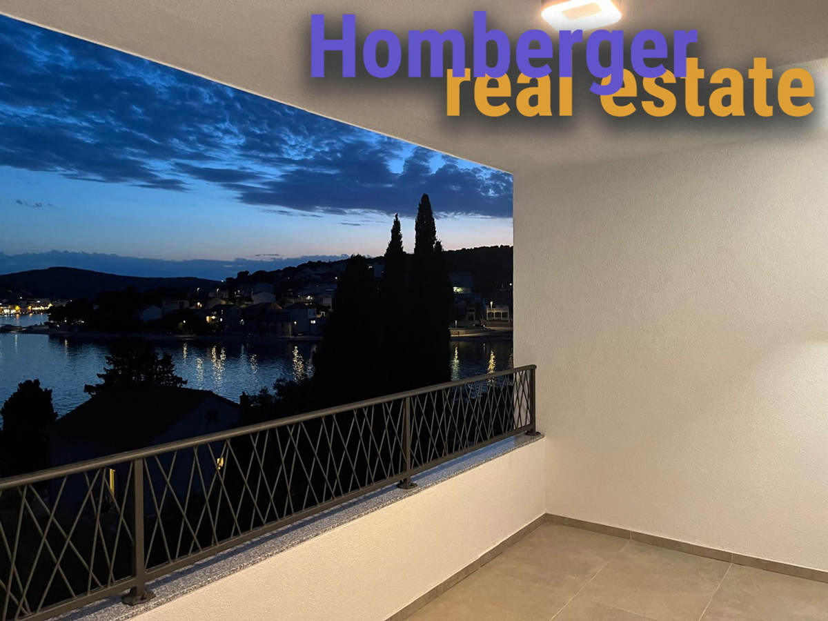 Tisno, 30 m do plaže - 3 spalnice - dvoetažno stanovanje - garaža