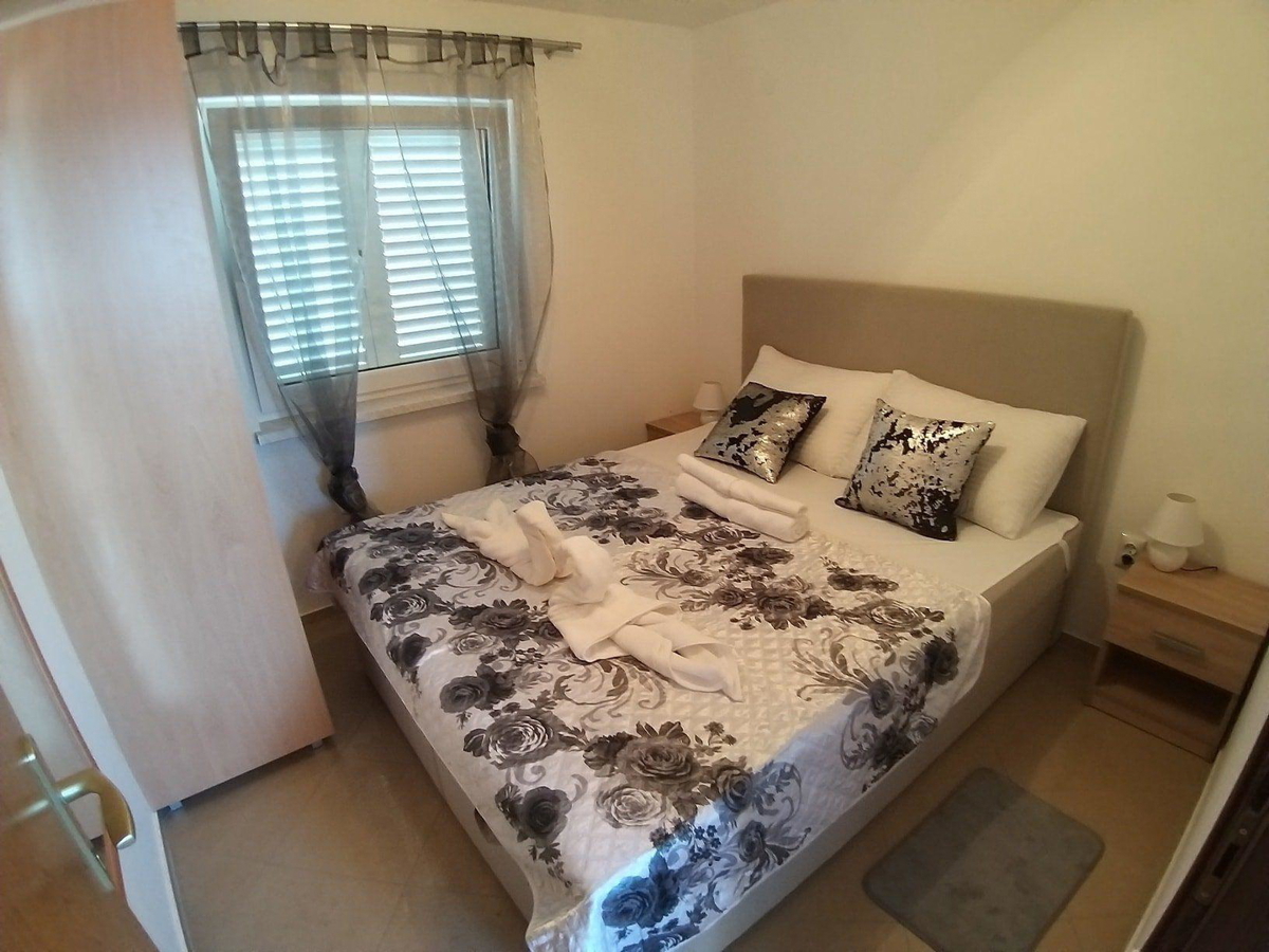 Hiša s tremi apartmaji - Panoramski pogled na morje