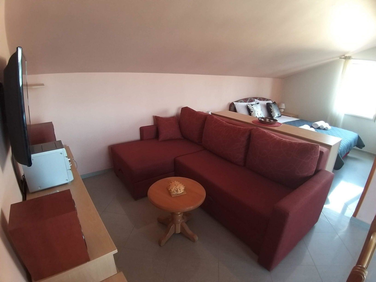 Hiša s tremi apartmaji - Panoramski pogled na morje