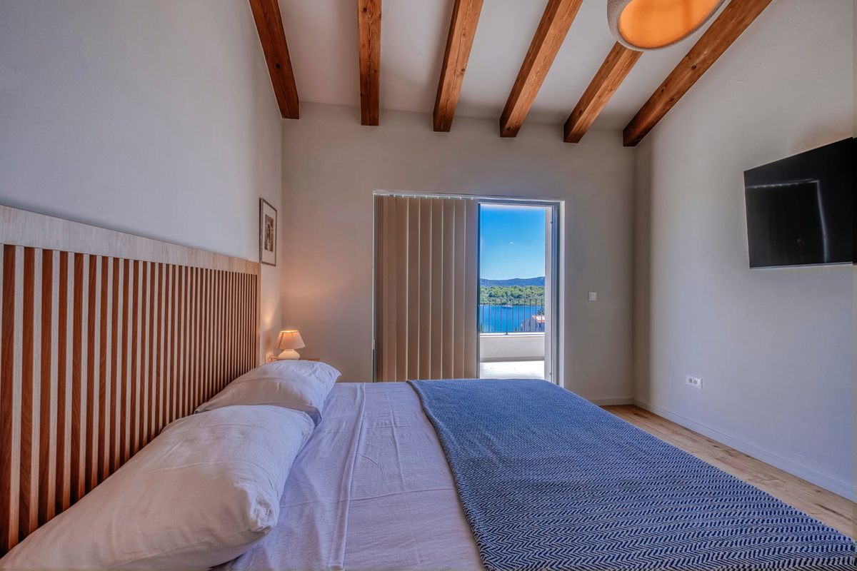 Sodobna vila z mediteranskim šarmom in pogledom na morje – Mali Iž